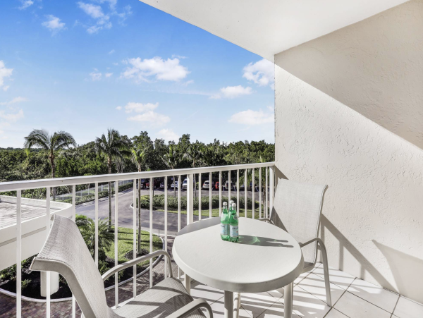 Marco Island Charming 2 Bedroom Vacation Condo